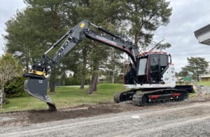 Huippuvarusteltu Hidromek-kaivinkone.