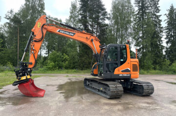 Maaorava Oy panostaa pientalourakointiin ja julkisiin kohteisiin Develon DX140LCR-7 -hankinnalla