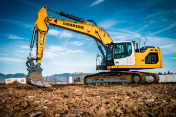 Leica Geosystems ja Liebherr laajentavat tehtaalla integroitua koneohjausta Generation 8-tela- ja pyöräkaivukoneisiin