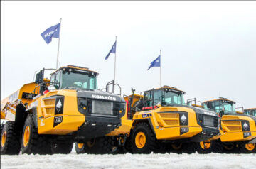 Suomen Rakennuskoneelta 12 Komatsu-dumpperia Arctic Infra Oy:lle