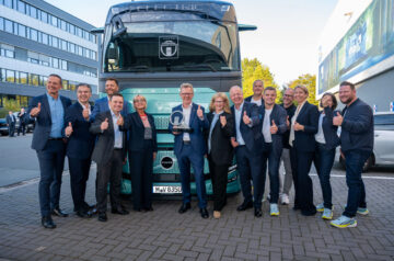 Volvo Trucksin sähköinen mallisto voitti Vuoden kansainvälinen kuorma-auto 2027 -palkinnon